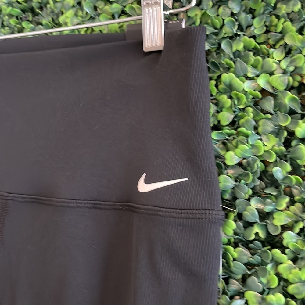 NWT Nike yoga leggings with tie detail in black - Picture 8 of 16
